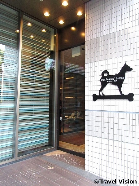 「Dog Lovers' Suites at Tokyo Bay」利用者の専用エントランス。PARK WINGの一般客室の宿泊者は、本館にあるエントランスを利用する