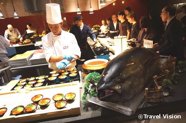 メインレストランの「ITARA」。和洋中に加えて各国の料理をビュッフェスタイルで提供する
