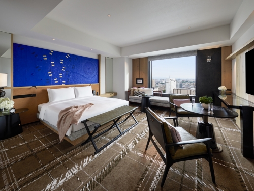キングサイズベッド1台を備えた46㎡の客室は、よりゆったりと金沢の滞在をお楽しみいただける空間