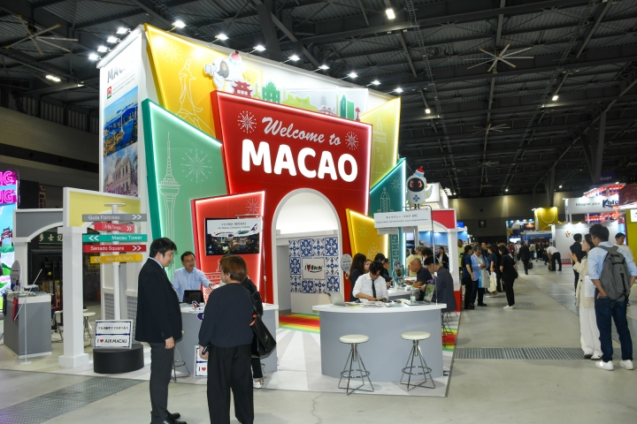 マカオは赤(中国文化)・黄(ポルトガル建築)・緑(国旗)を使った、ポップでフォトジェニックなブース