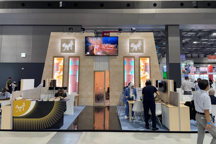 古代エジプトの雰囲気が漂うエジプトブース。一般日には往復航空券が当たるじゃんけん大会を開催