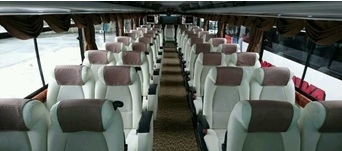 /recruit/images/当社で手配するバス会社には高級外車シートを装備したVIPバスもあります。お客様に大好評！