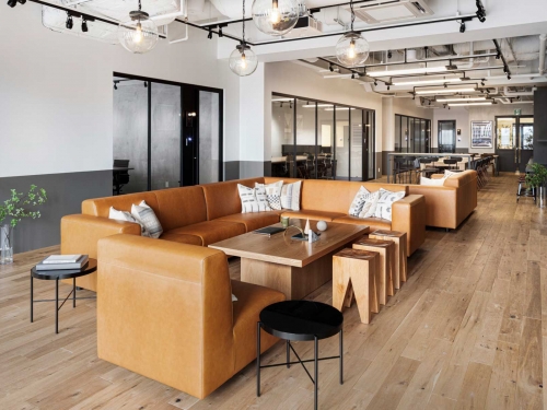 /recruit/images/2025年9月に移転したばかりの新オフィスは、明るく開放的なフリースペースが充実しています。