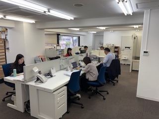 /recruit/images/大阪支店での業務の一コマ